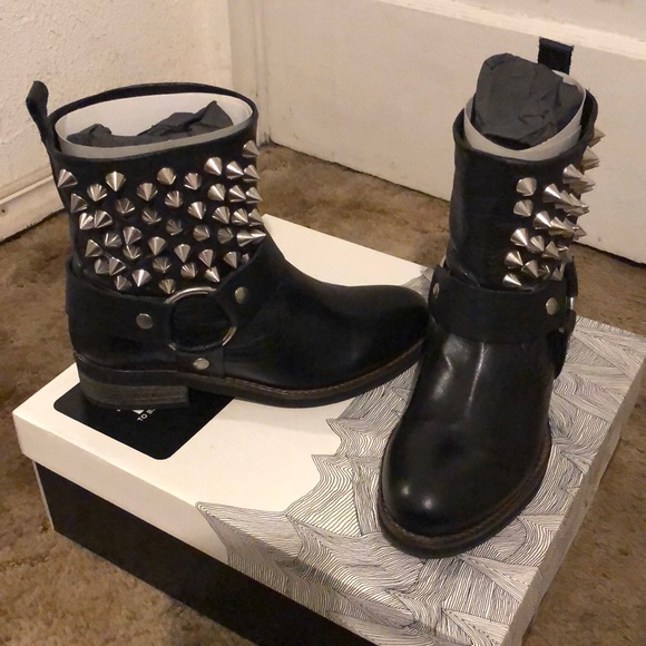 To Be Announced Black studded boots - Picture 2 of 8